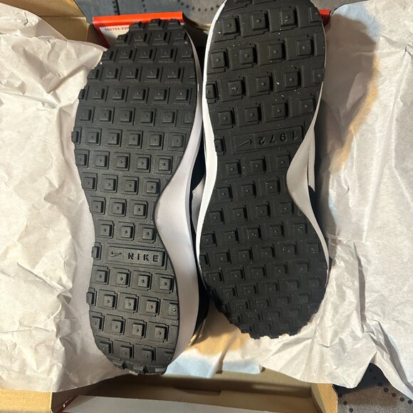 NIKE WAFFLE DEBUT BLACK & WHITE SNEAKERS SIZE 10 9.5 OR 9 MEN NEW IN BOX - Picture 7 of 7